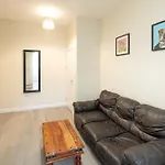 Free Parking, 2 Bed, Train Station