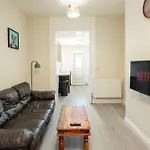 Free Parking, 2 Bed, Train Station
