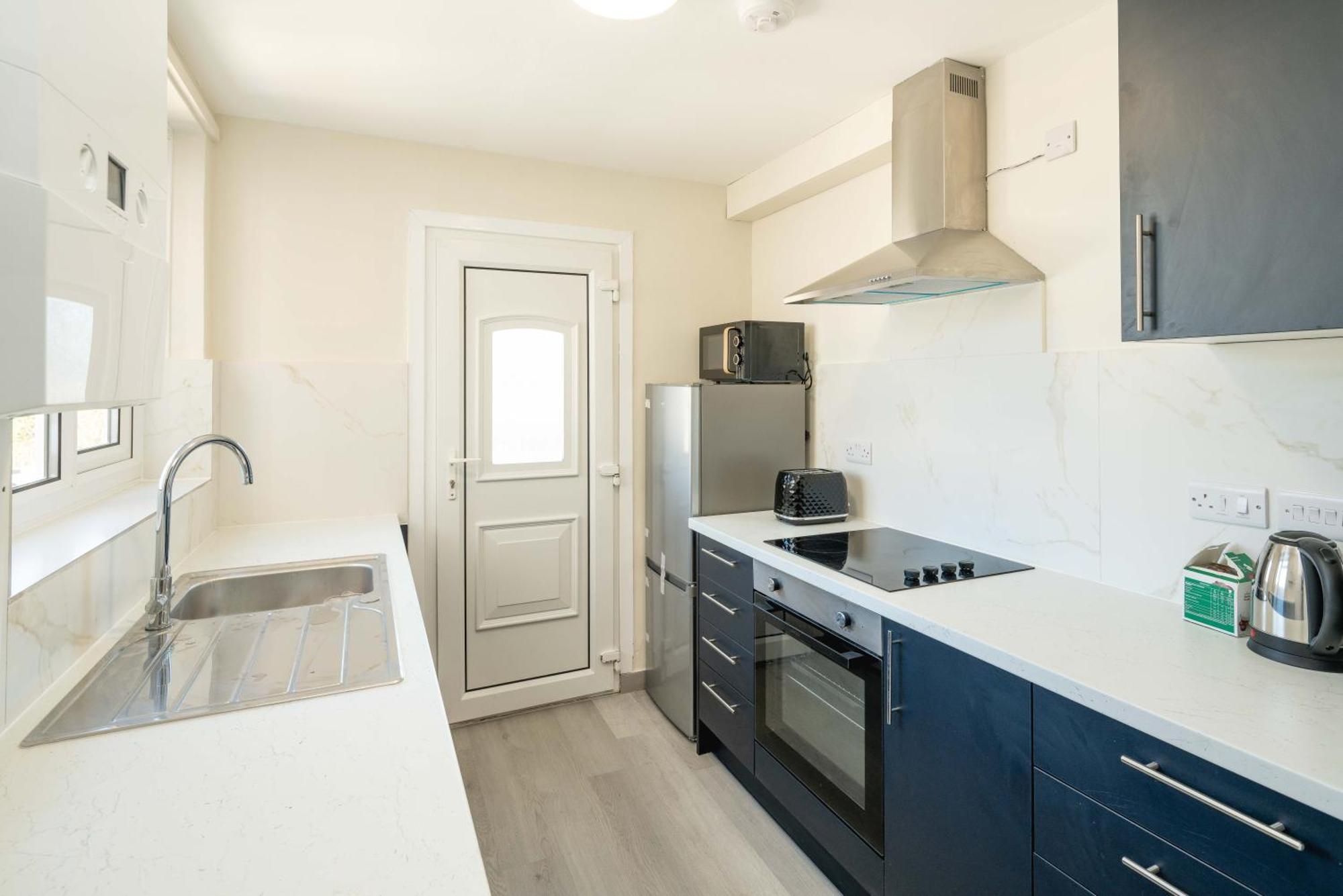 Apartment Free Parking, 2 Bed, Train Station